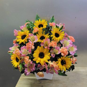 カラフルなアレンジメント|「花アラキ」　（京都府舞鶴市の花屋）のブログ